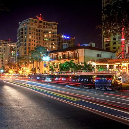 Hyatt Place St. Petersburg/Downtown Екстер'єр фото
